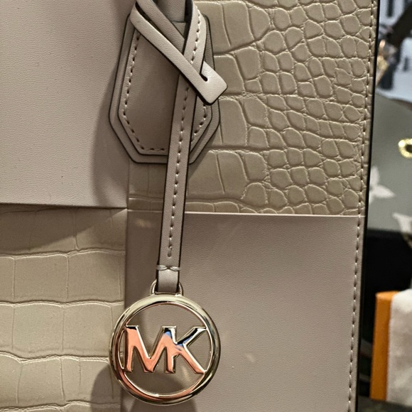 Authentic Michael Michael Kors Mercer MD NS Shopper, in Buff NWT - Picture 13 of 15